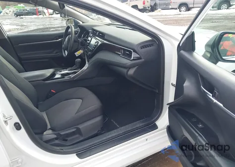 2020 Toyota Camry Le Awd z USA, uszkodzony, nr VIN 4T1C11BK2LU009225